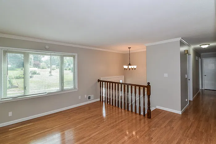 3 bed, 1.5 bath, 1374 sqft, $1,695 — Photo 2