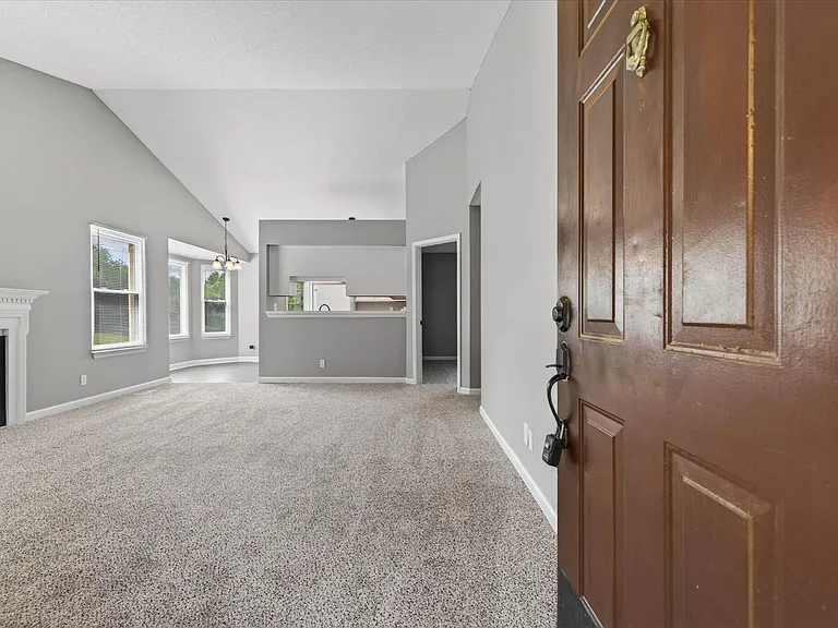 91 Grassmire Dr — Photo 4