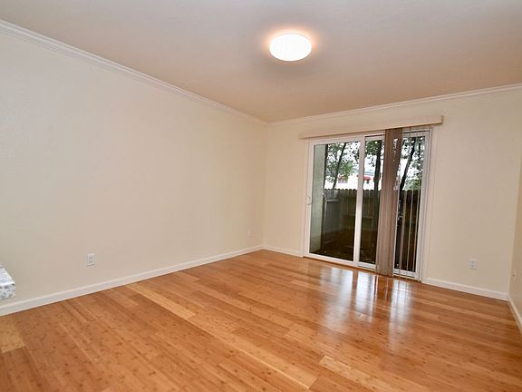 4th image of 24 Ross Ave #2