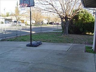 5th image of 6821 Larchmont Dr