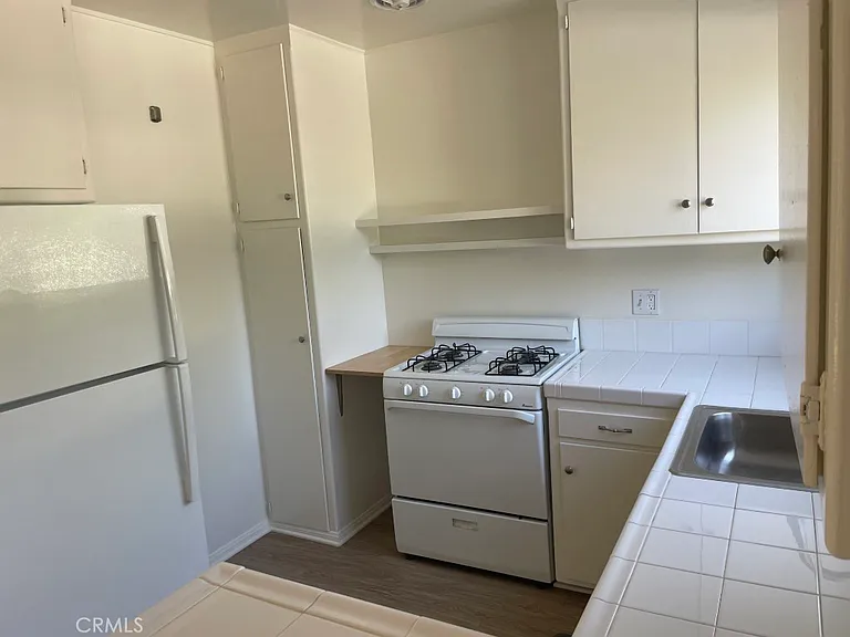 630 San Vicente Blvd #B — Photo 8