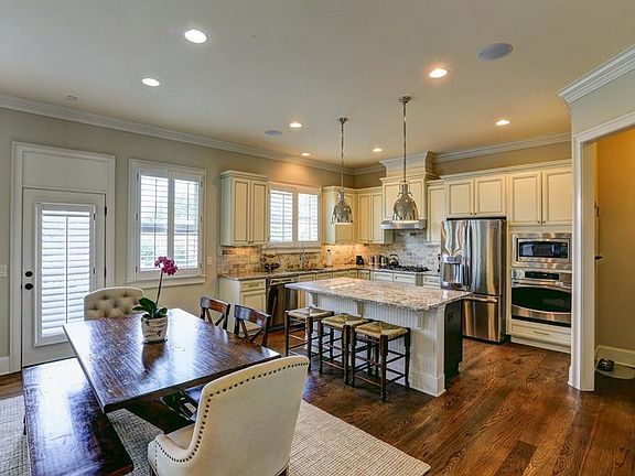 4th image of 5359 Broadwood Ave