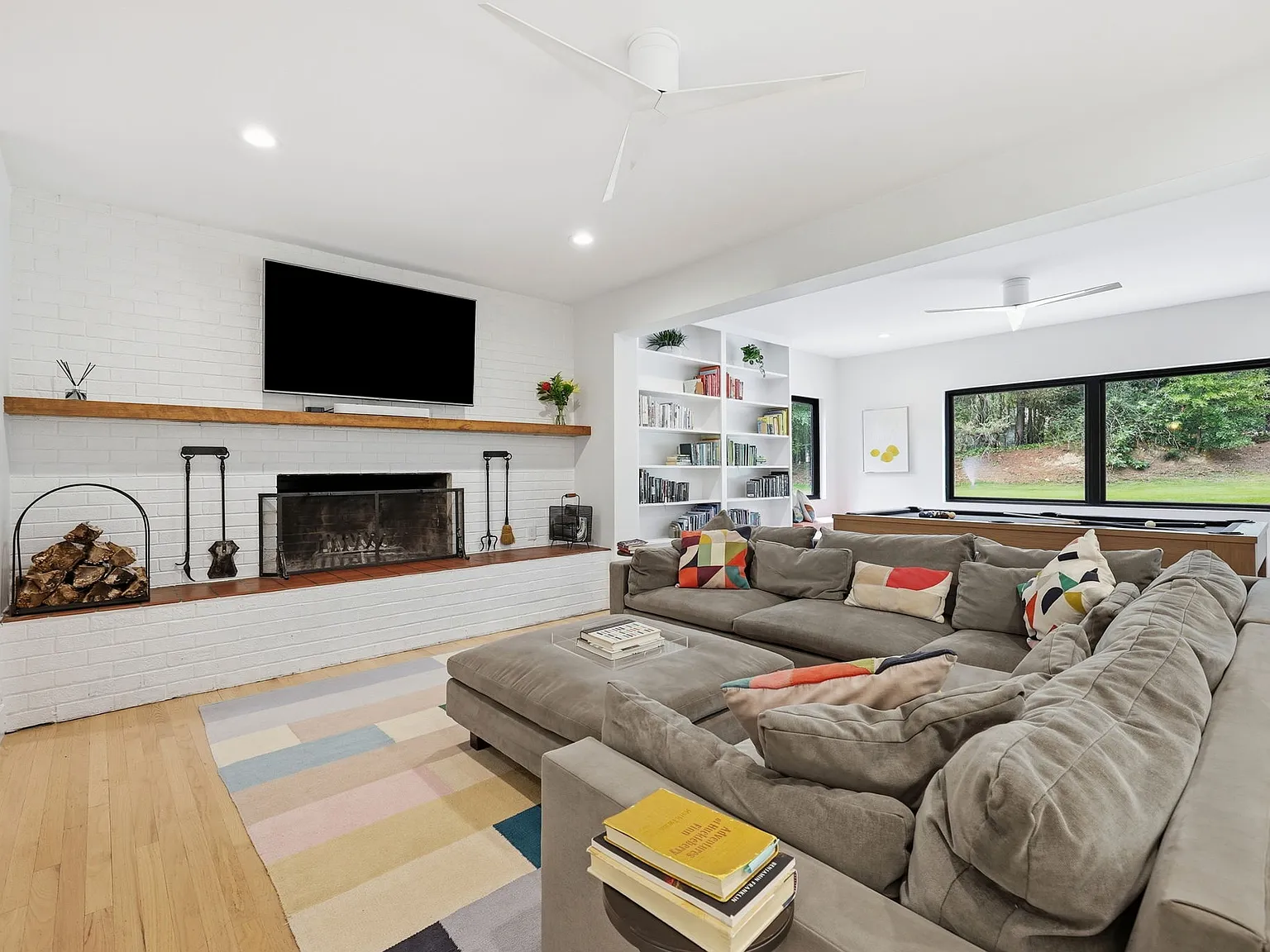 5 bed, 4.5 bath, 4009 sqft, $5,975 — Photo 2