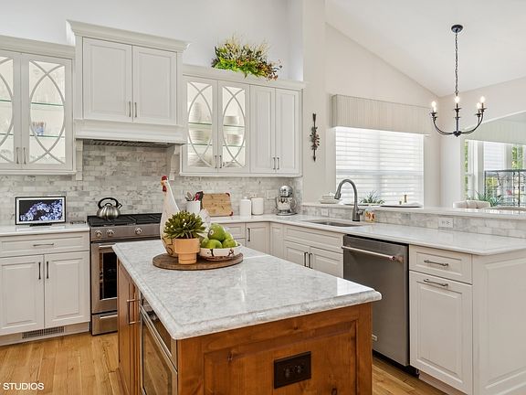 4th image of 4023 Idlewild Ln