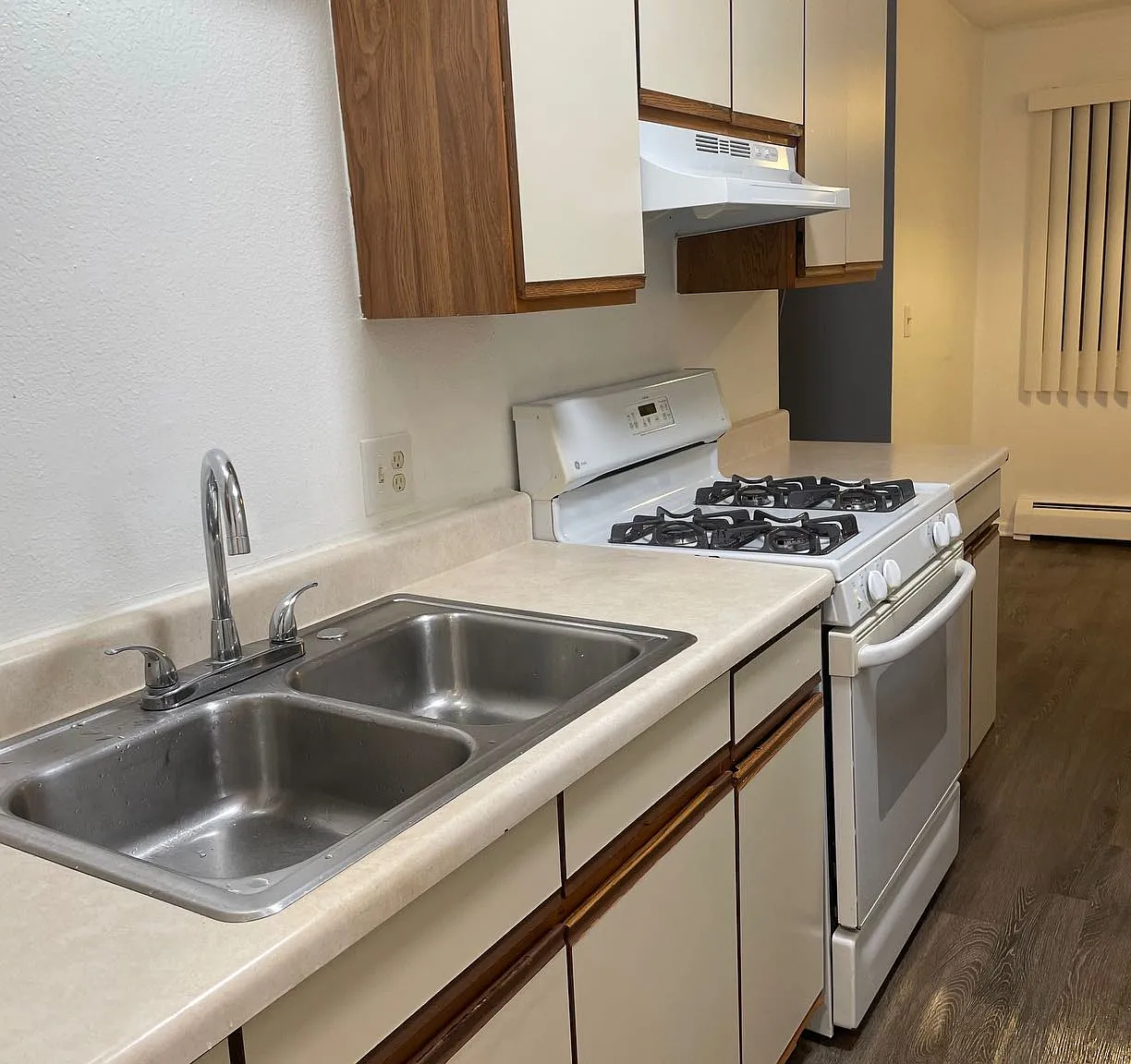 1 bed, 800 sqft, $1,150 — Photo 1