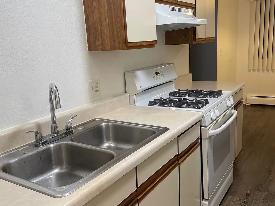 2212 Lewis Ave #302