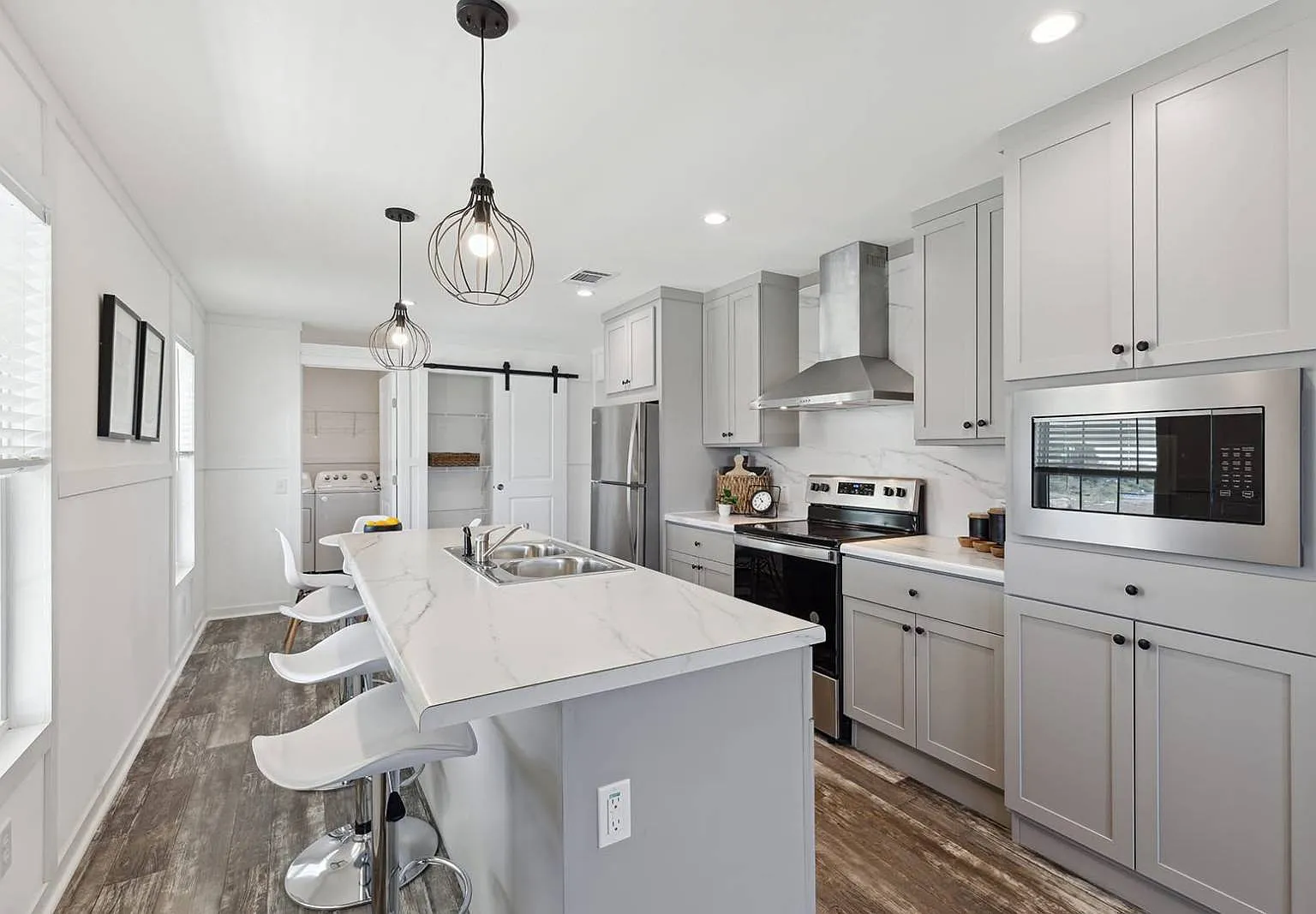 3 bed, 2.0 bath, 1027 sqft, $1,650 — Photo 3