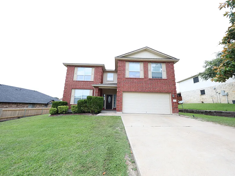 2203 Ryan Dr — Photo 1
