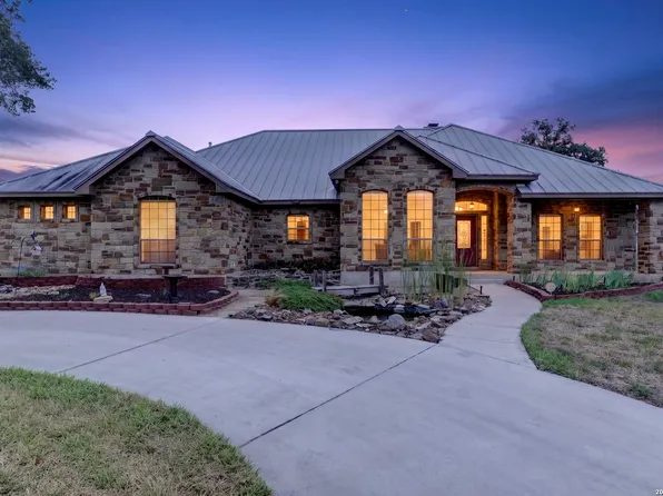 144 Abrego Lake, Floresville, TX 78114
