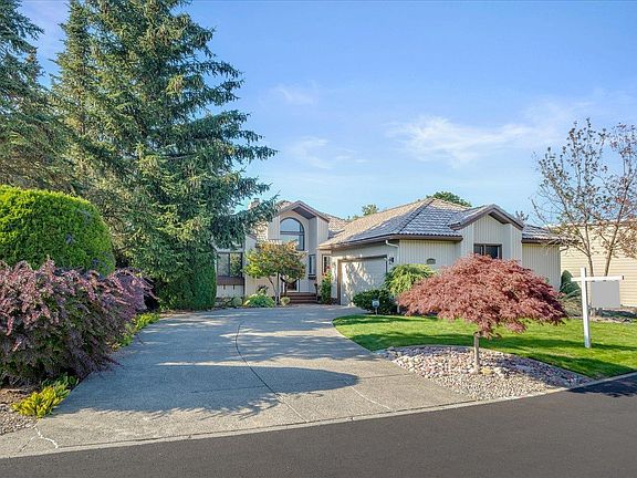 2nd image of 2083 S Parkwood Cir