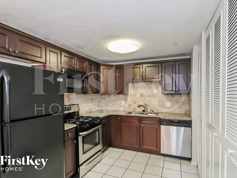 4788 N Cir — Photo 8