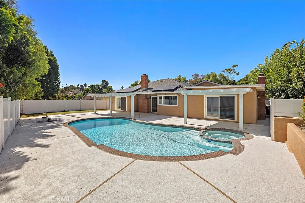 3 bed, 1841 sqft, $5,400 — Photo 2