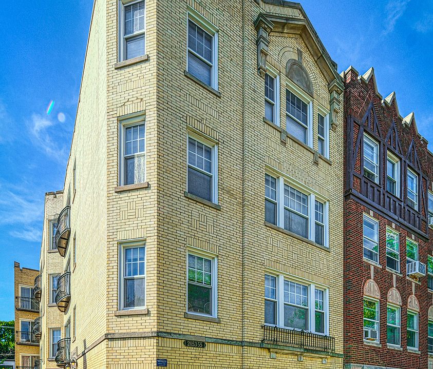 1st image of 2053 W Summerdale Ave APT 4S