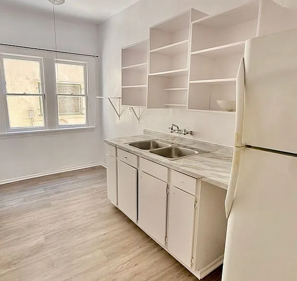 543 N Sycamore Ave — Photo 15