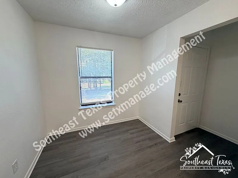 1410 S Elizabeth Ave — Photo 3