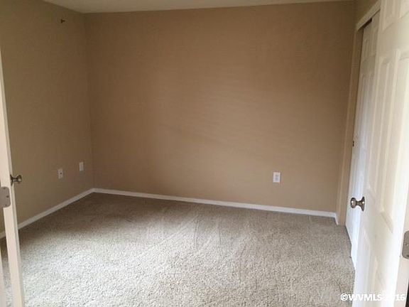3rd image of 4045 Dunlap Ave NE