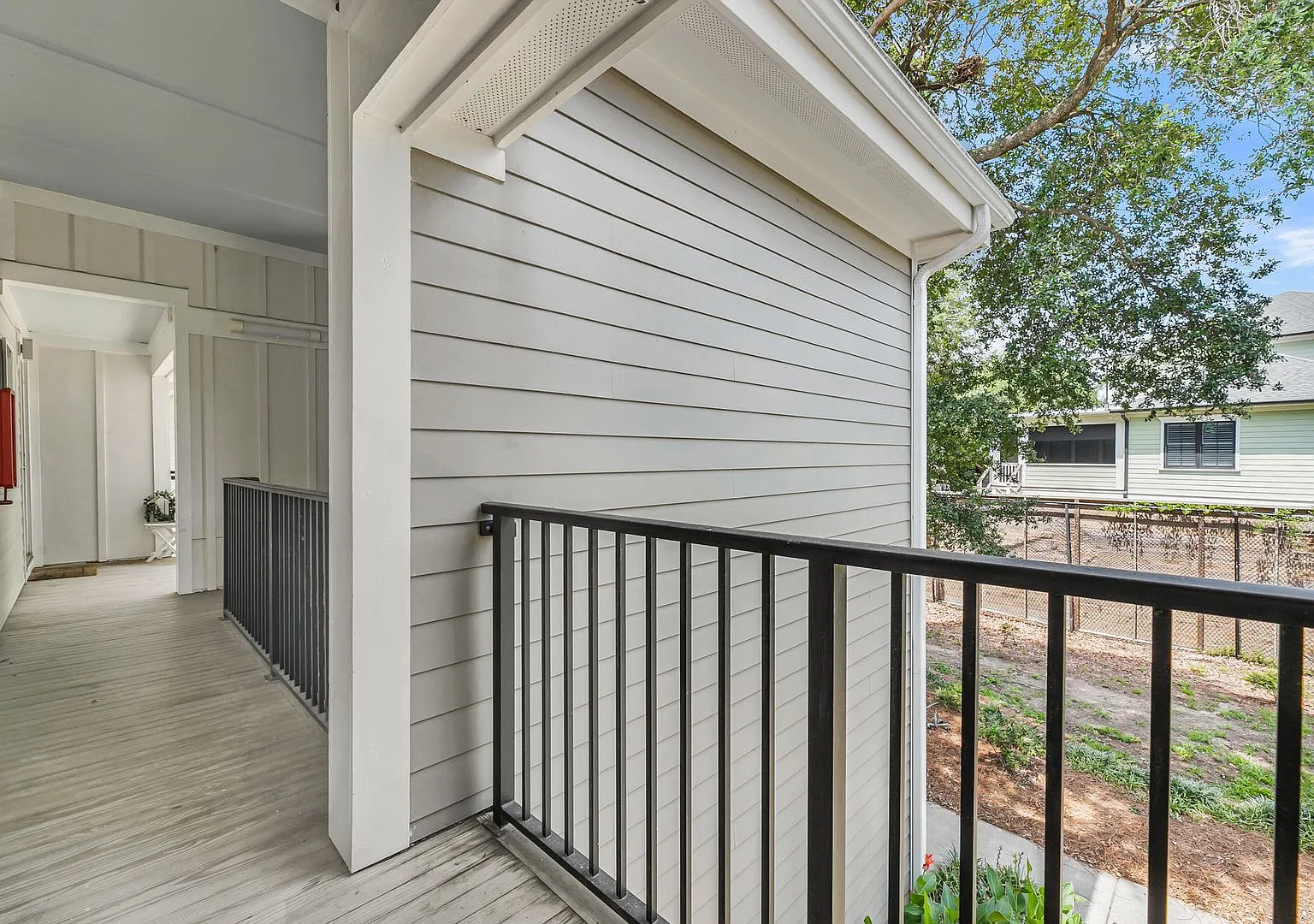 Entire Month Of September Free! Fully Renovated 2br/2ba With Sunroom Minutes From Waterfront Park... — Photo 3