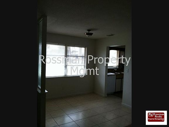 2nd image of 905 Willow Dr
