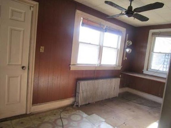 4th image of 409 S East Ave