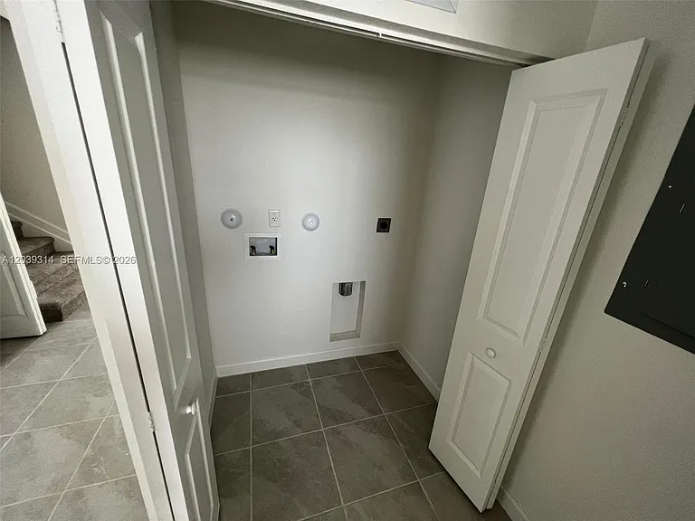 1810 SE 26th Ter #1810 — Photo 22