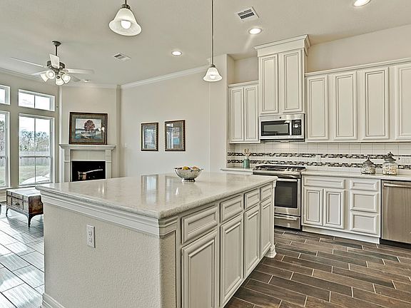 5th image of 16 W Oaks Dr