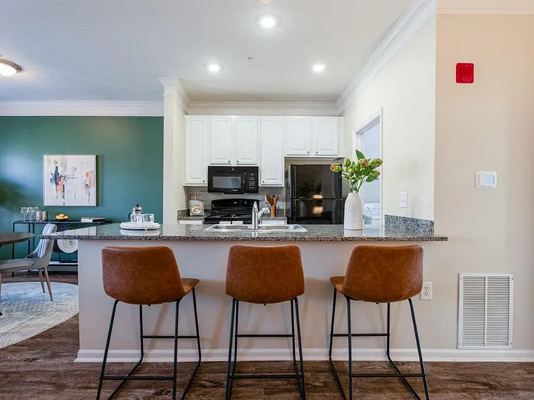 Easton Commons Apartments and Townhomes — Photo 6