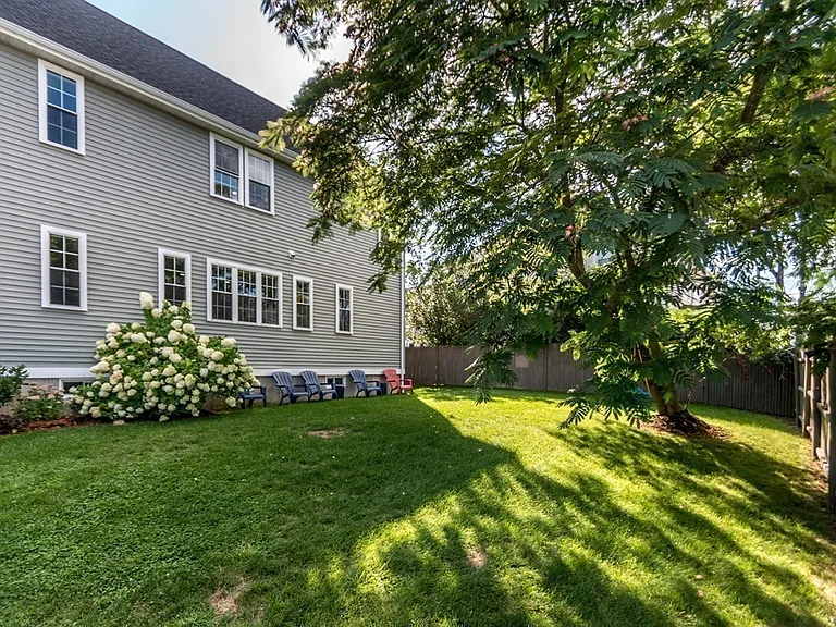 85 Oak St #1 — Photo 31