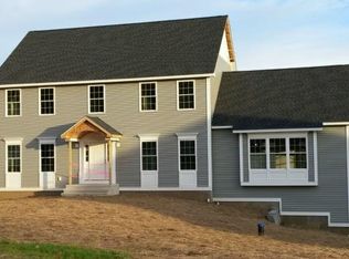 14 Taunton Ln, Newtown, CT 06470