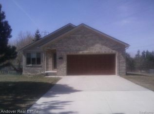 2764 Saint Clair Dr, Rochester Hills, MI 48309