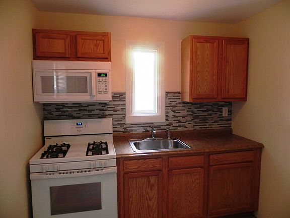 3rd image of 489 Anderson Dr