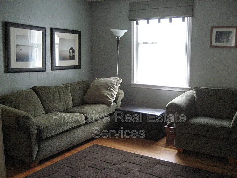 725B Carolina Ave — Photo 8
