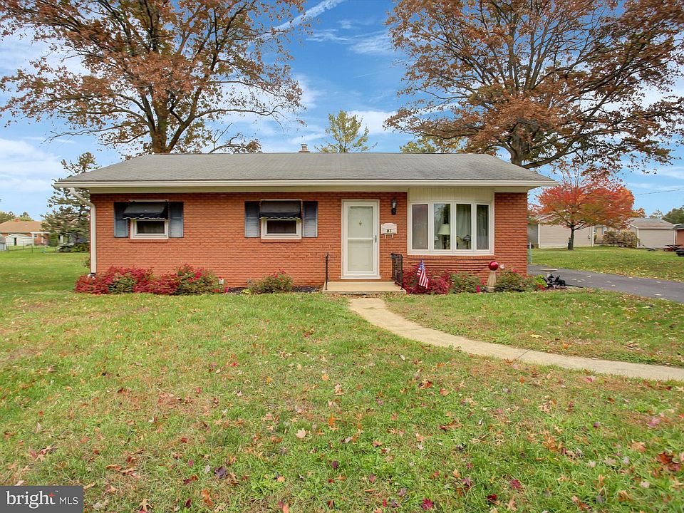 1st image of 81 Laurel Ave