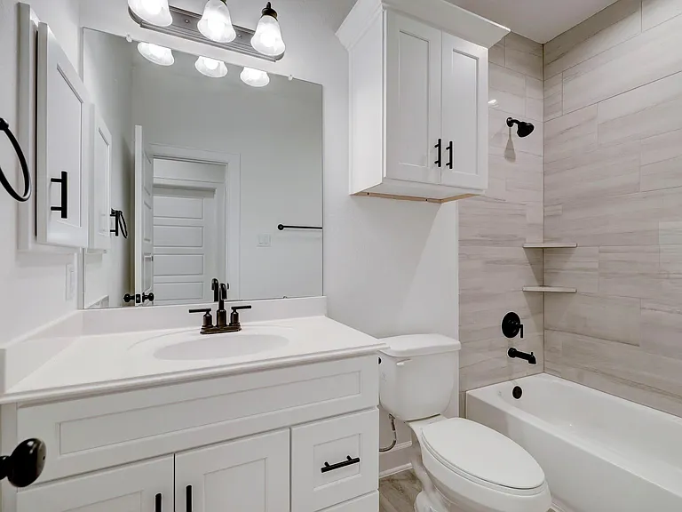 4002 Elmwood St #B — Photo 5