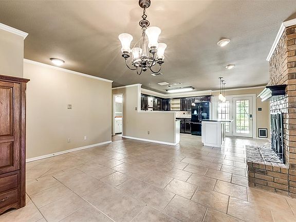 5th image of 4529 W Park Row Blvd