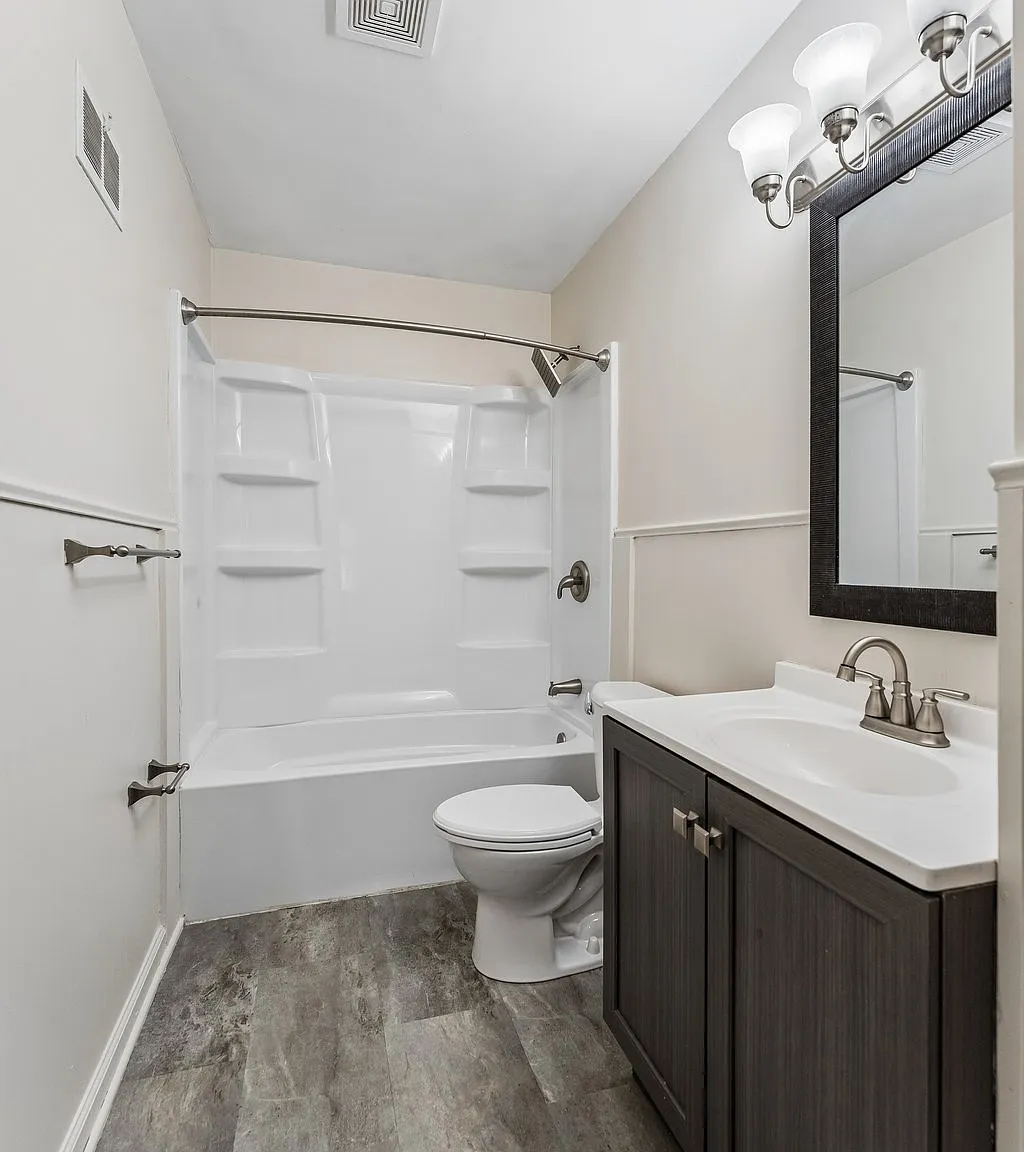 3 bed, 1800 sqft, $1,975 — Photo 2