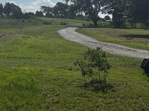 3rd image of 3979 Roland Rd
