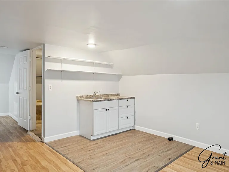 1613 Virginia Park — Photo 10