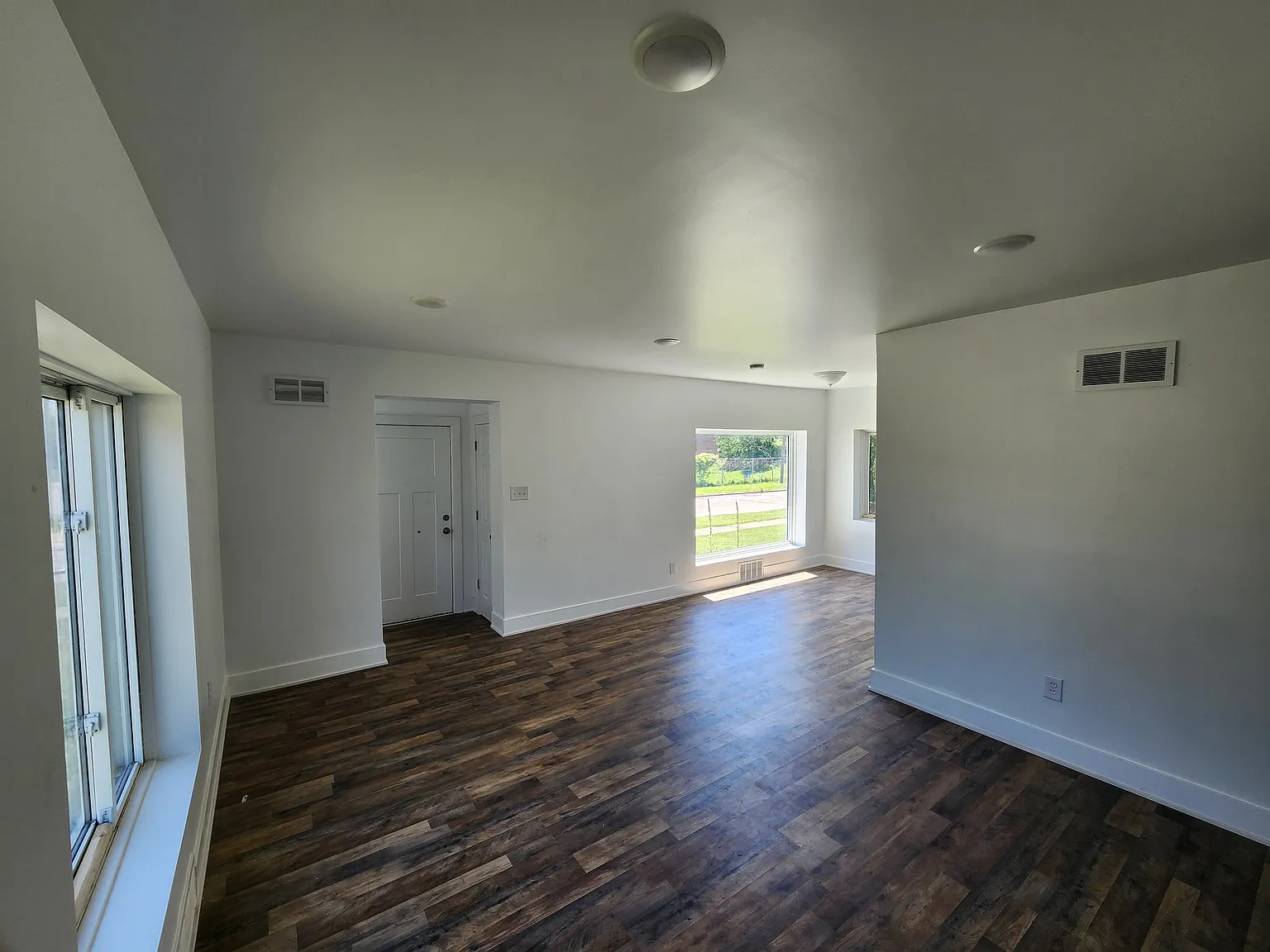 2 bed, 943 sqft, $1,400 — Photo 3