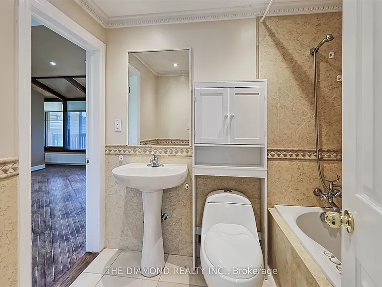 3927 Bloor St W — Photo 29