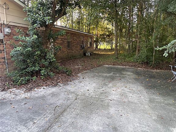 3rd image of 325 Huntington Dr