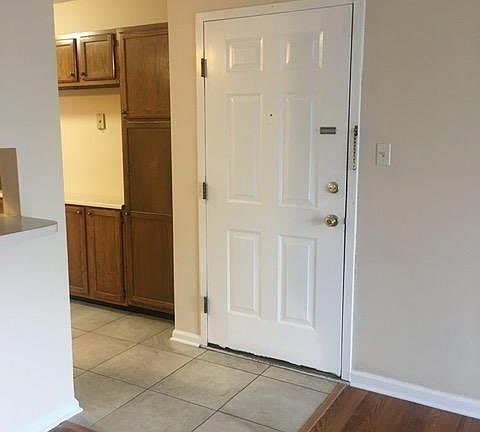 5th image of 3114 Edwards Pl APT 204