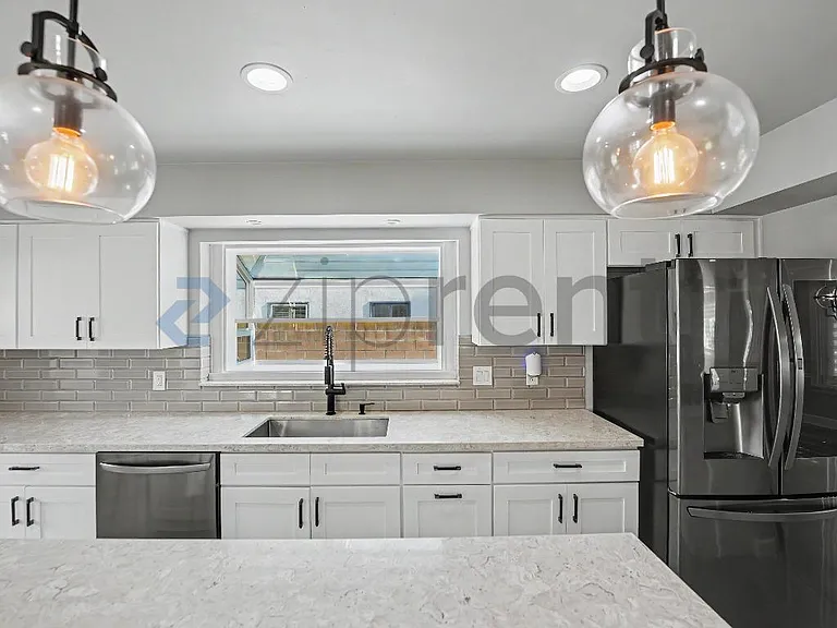 4390 Cerritos Ave — Photo 11