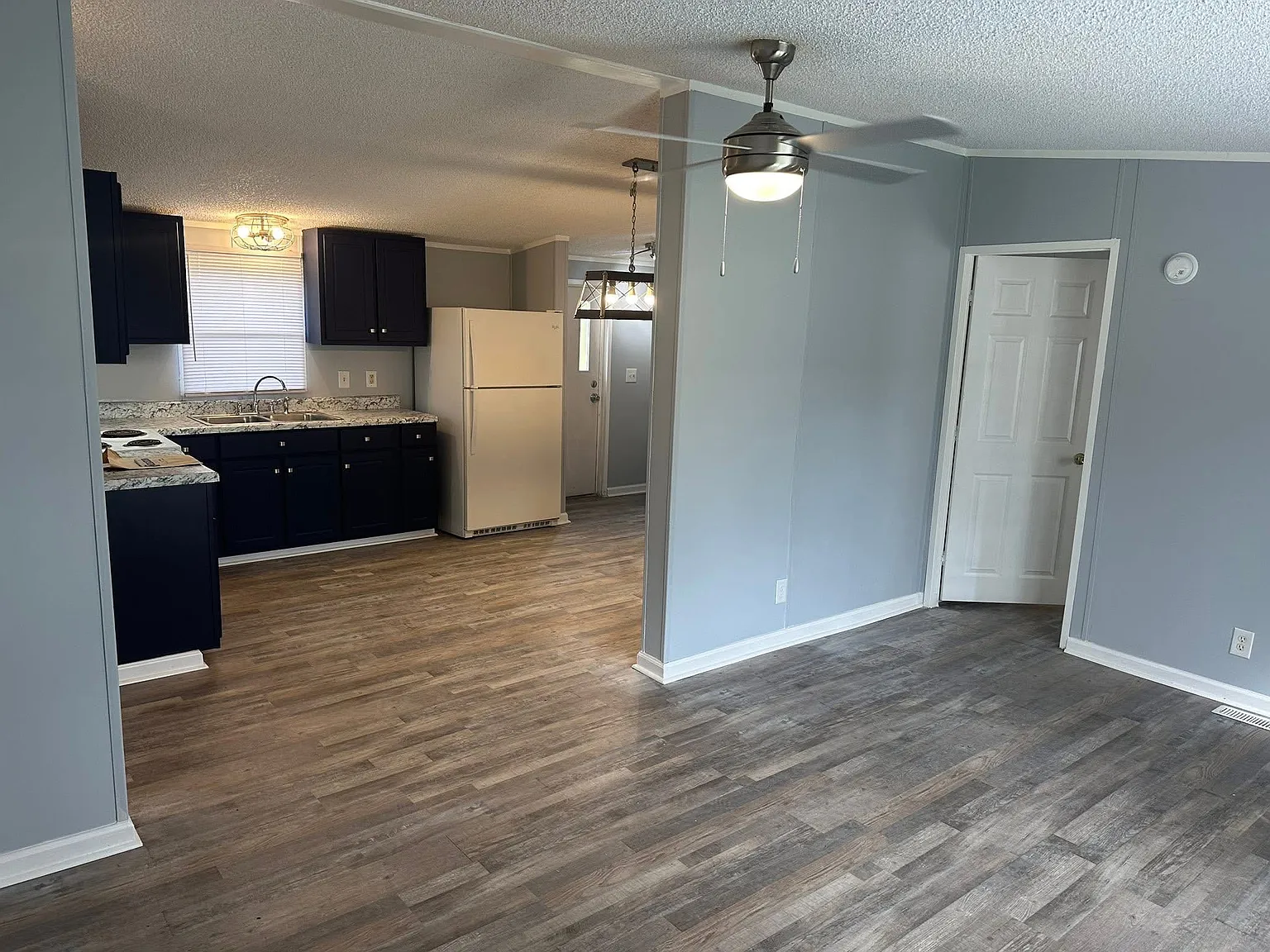 3 bed, 960 sqft, $1,500 — Photo 3