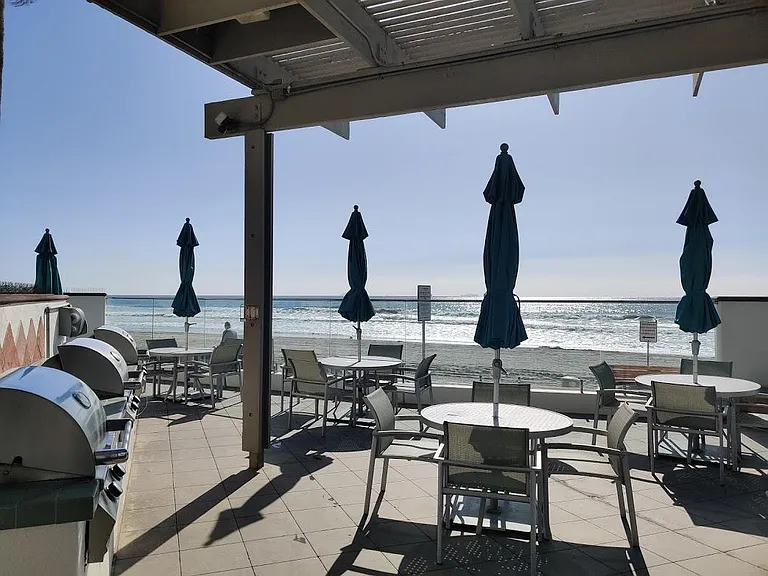 One of the community barbque orverlooking the beach