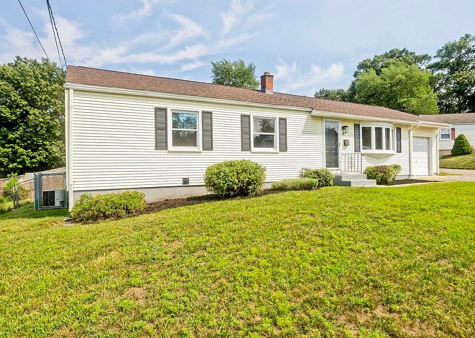 1st image of 11 Mountainview St