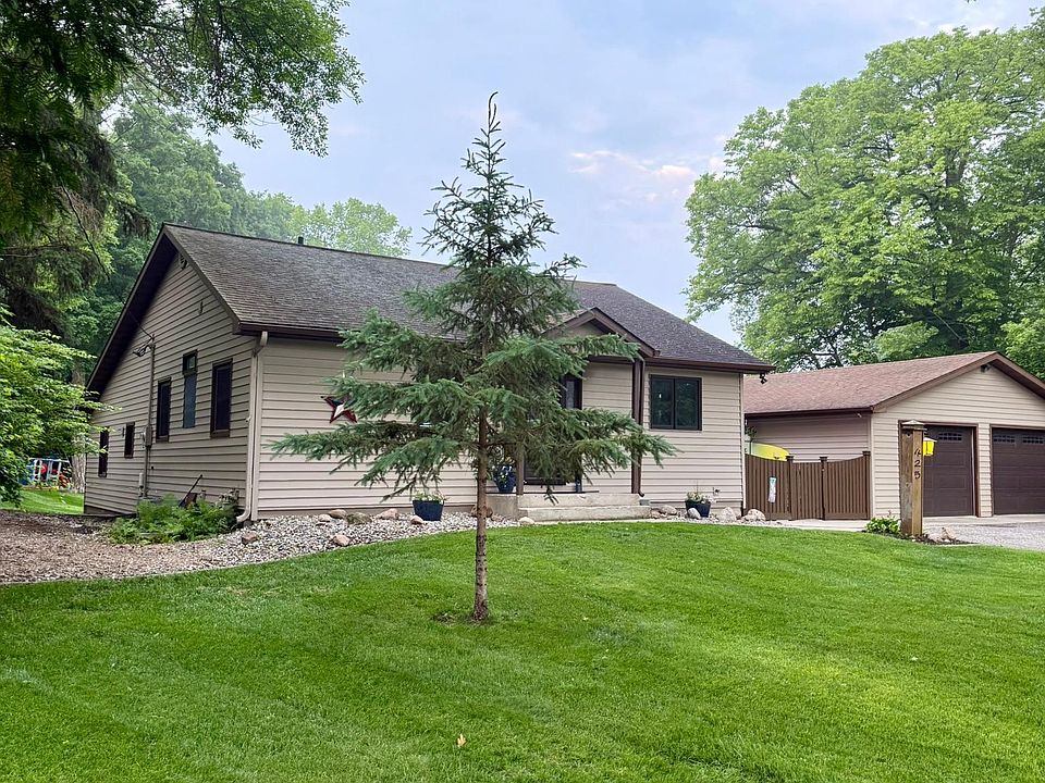 1st image of 425 Shorewood Dr
