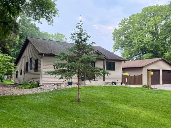 425 Shorewood Dr, Detroit Lakes, MN 56501
