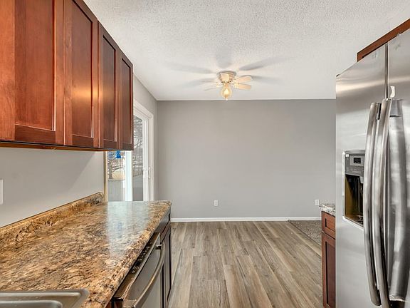 4th image of 848 Cumming Ln
