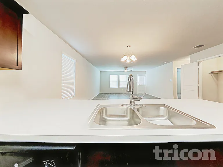 9736 Marbach Brk — Photo 6