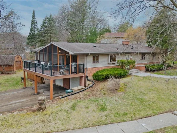 6005 Greentree Rd, Madison, WI 53711